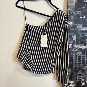 NWT Zara Asymmetrical Top Long Sleeve One Shoulder Size M